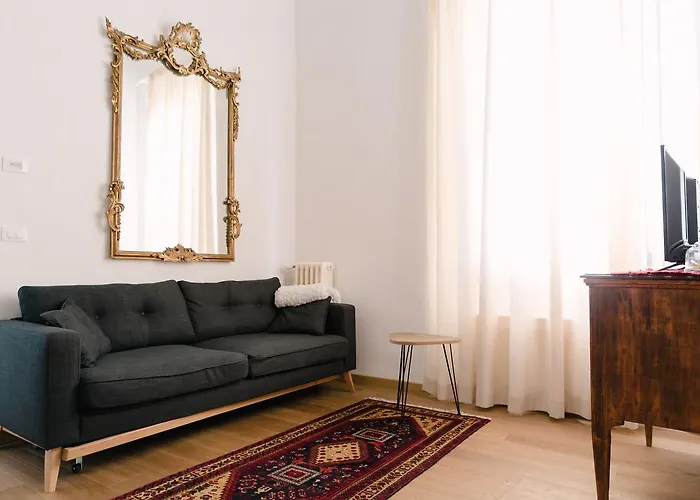 Grande, Moderno In Edificio Storico Apartment