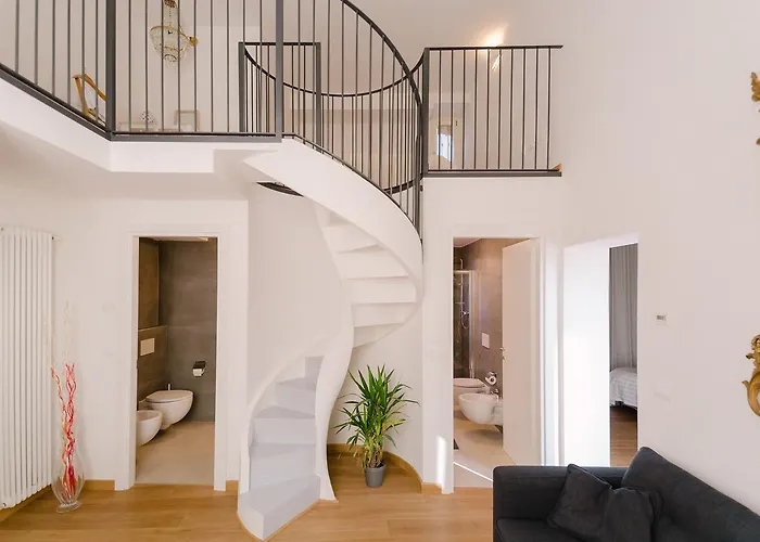 Daire Grande, Moderno In Edificio Storico Bolonya