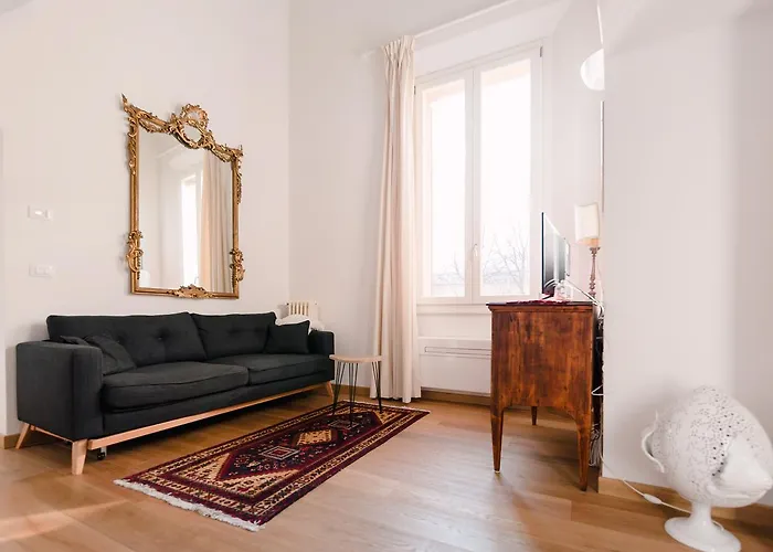 Grande, Moderno In Edificio Storico *