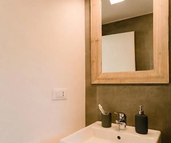 Grande, Moderno In Edificio Storico