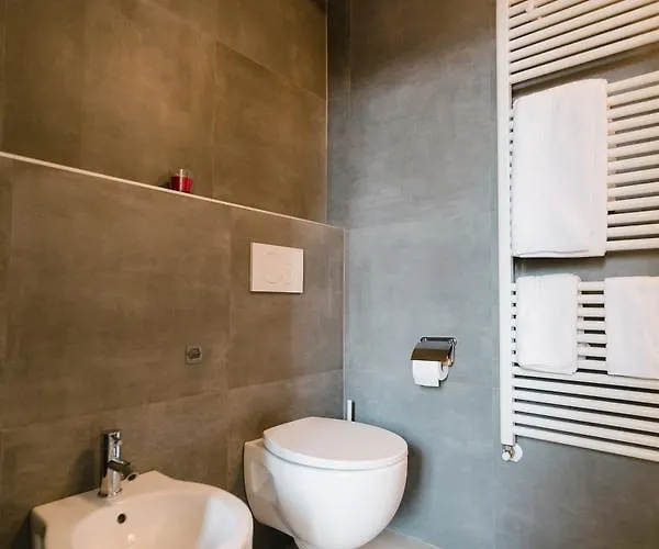 Grande, Moderno In Edificio Storico * Bolonia