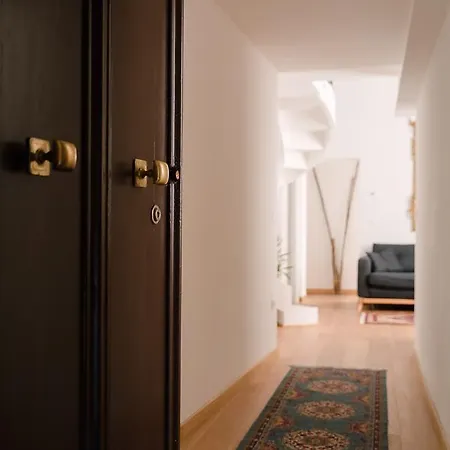 Grande, Moderno In Edificio Storico Bologna