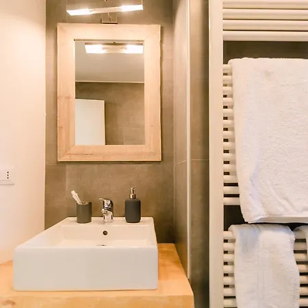 Grande, Moderno In Edificio Storico Apartman