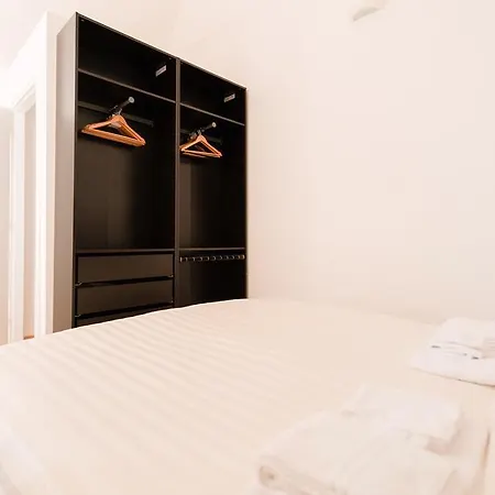 Grande, Moderno In Edificio Storico *