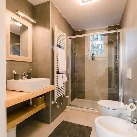 Grande, Moderno In Edificio Storico