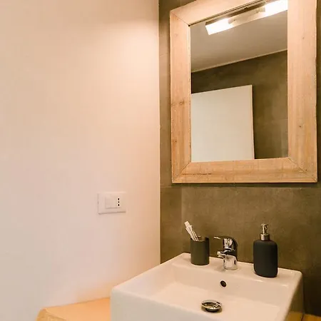 Grande, Moderno In Edificio Storico